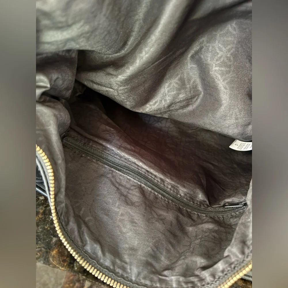 Black Faux Leather Hobo Handbag with Chunky Hardware EUC  SO LIKE REAL LEATHER!